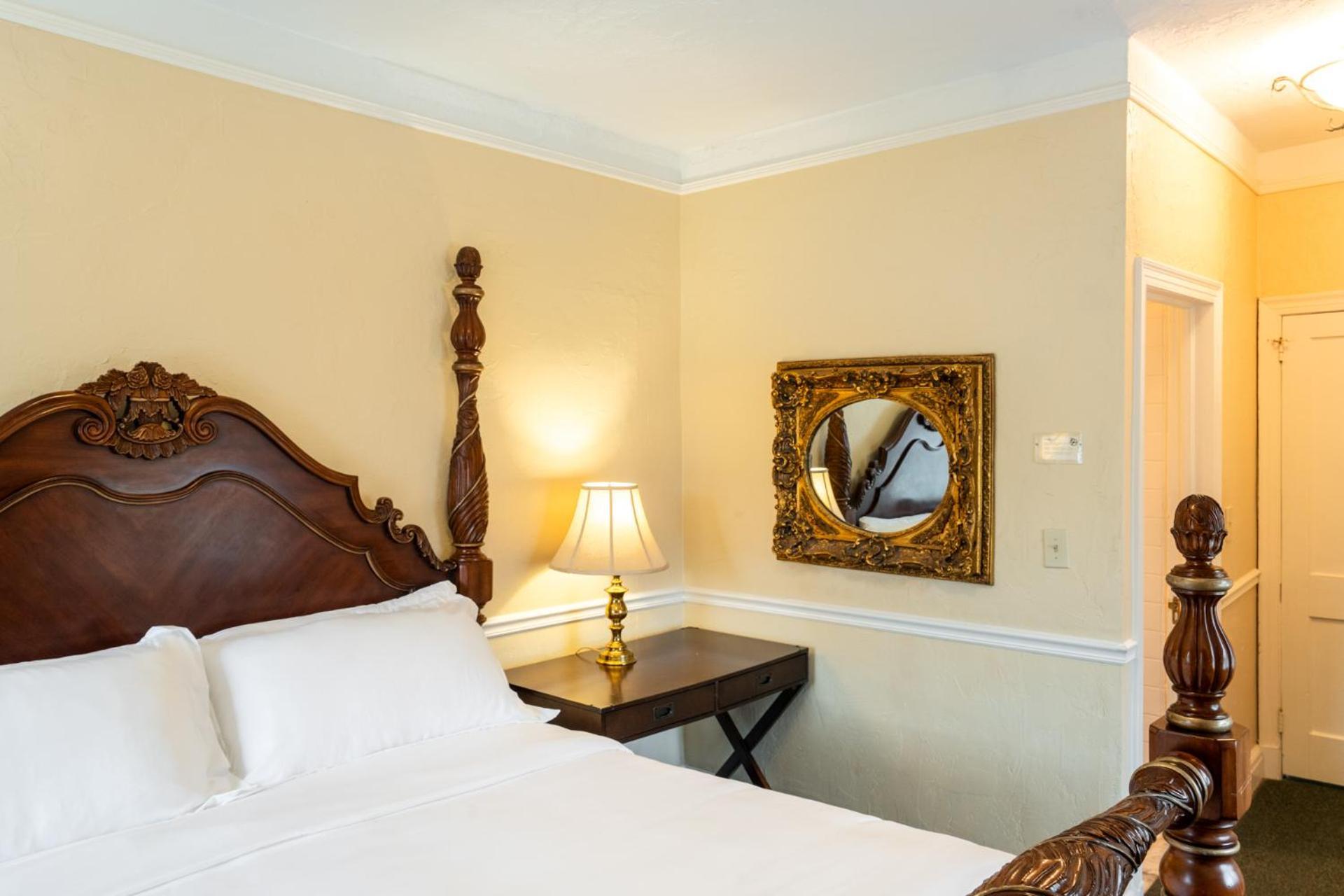 Lake Lure Inn And Spa Exterior photo