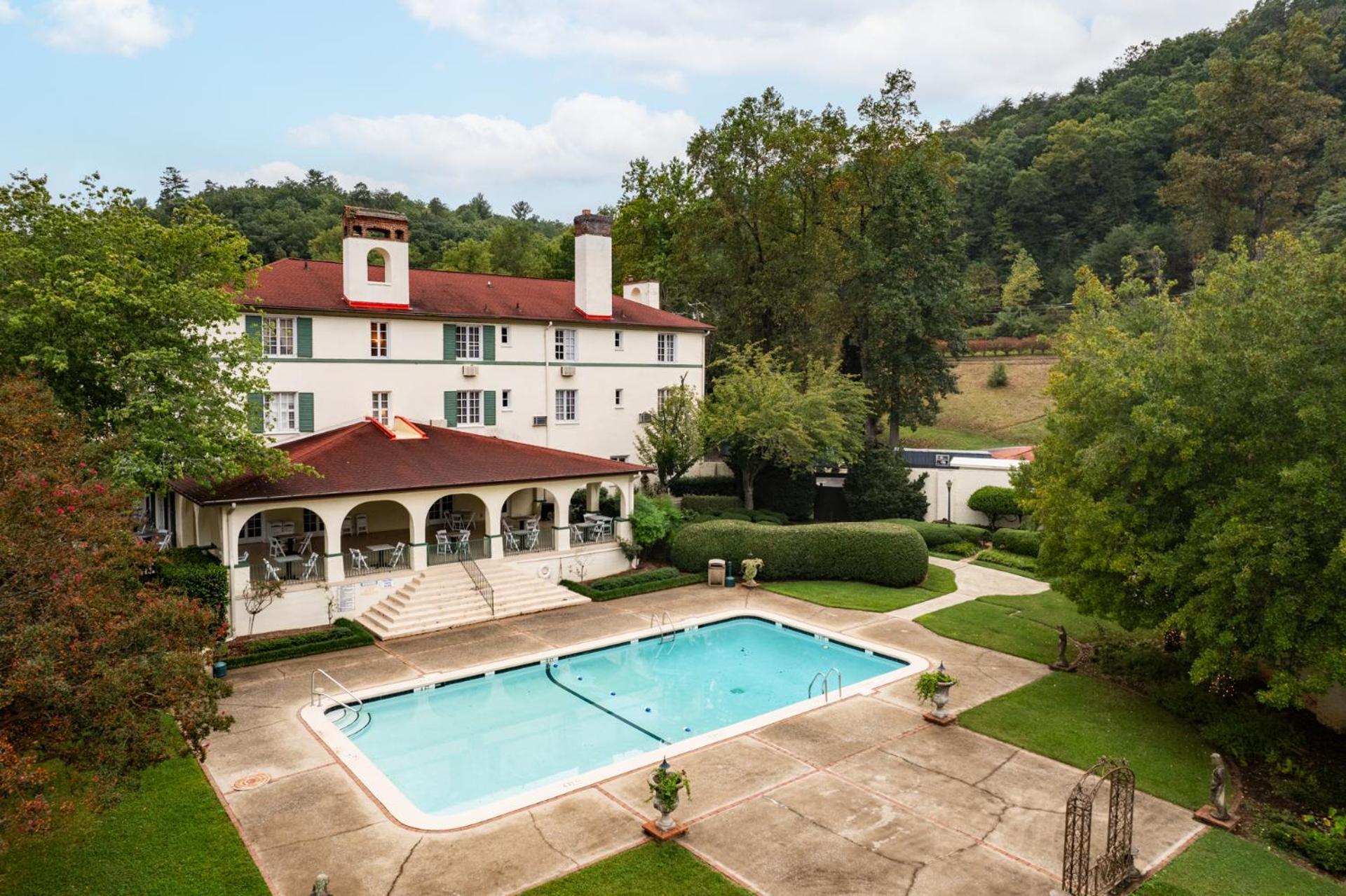 Lake Lure Inn And Spa Exterior photo