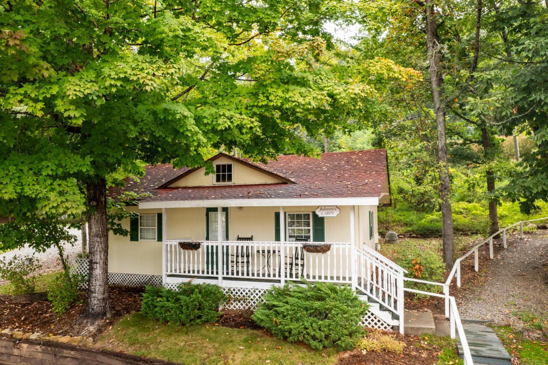 Lake Lure Inn And Spa Exterior photo